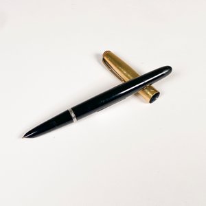 Pluma Fuente Parker con Capuchón Dorado - imagen 2