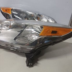 Juego de Ópticas Delanteras Izquierda y Derecha para Nissan Versa - imagen 2