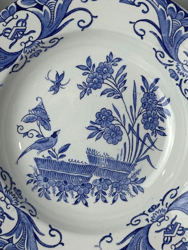 Platos de porcelana antiguos de diferentes orígenes - imagen 7