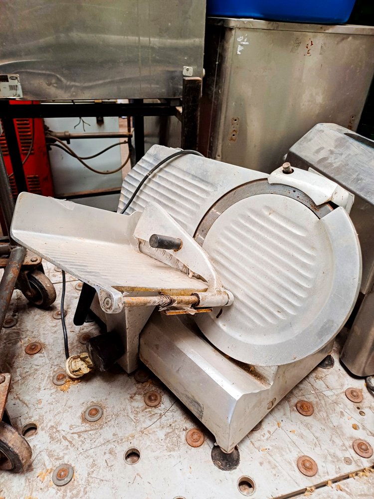 Maquina de cortar fiambres de acero inox , ( no prende )