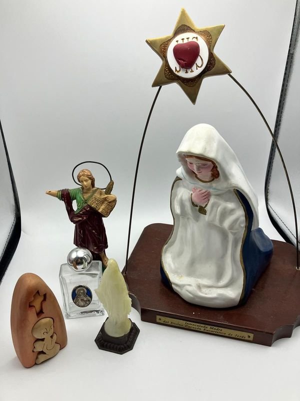 Lote de siete artículos devocionales y religiosos