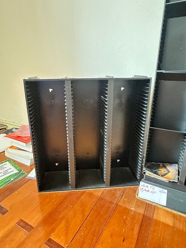 Porta Discos con CDs y accesorios - imagen 3