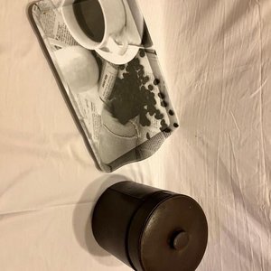 Lote siguiente: Lote-Bandeja de melamina con temática de café + Balde de hielo térmico / Hielera (con su tapa)