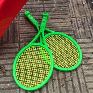 Tobogán Infantil Rojo y Azul con Dos Raquetas Verdes - imagen 2