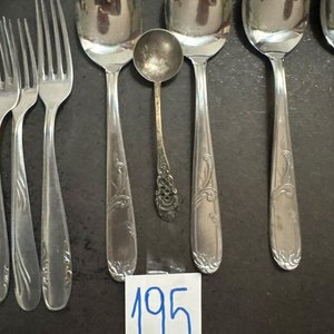 Juego de Cubiertos con Bandeja Metálica - imagen 2