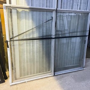 Lote anterior: Ventana Corrediza de Aluminio y Vidrio, Dos Hojas, 150x190 cm