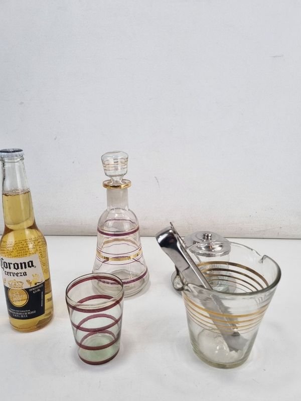 Lote anterior: Conjunto de cristalería y accesorios para bebidas