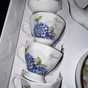 Juego de Té de Porcelana Fina con Diseño Floral - imagen 4