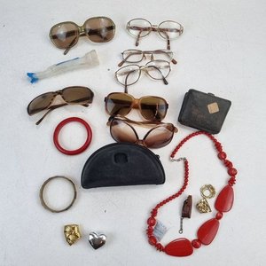 Lote de Anteojos, Collares, Pulseras y Accesorios Varios - imagen 3