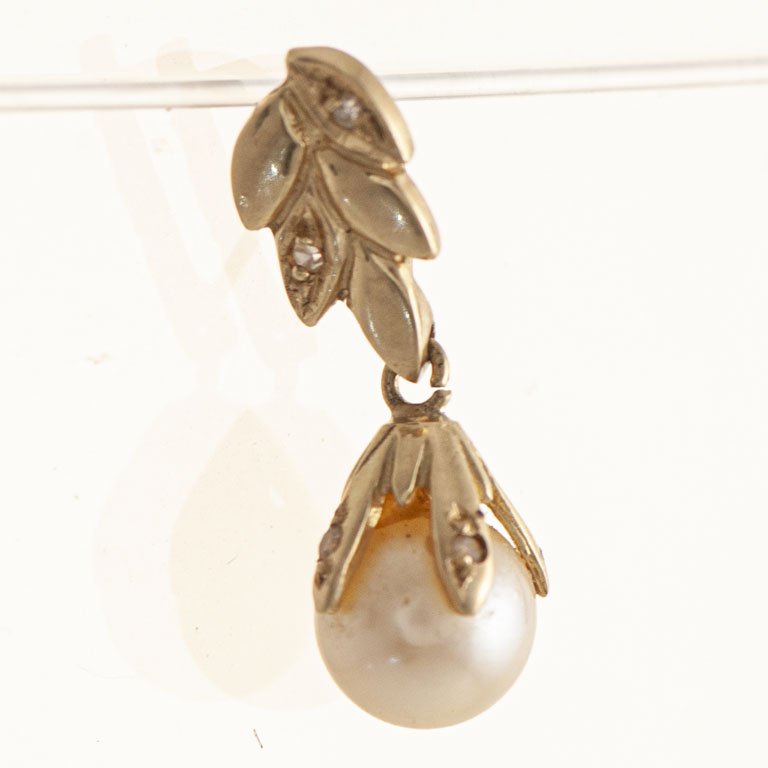 Lote anterior: Colgante de Oro con Perla y Brillantes