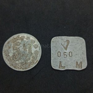 Lote anterior: Moneda Antigua y Placa Metálica con Inscripción