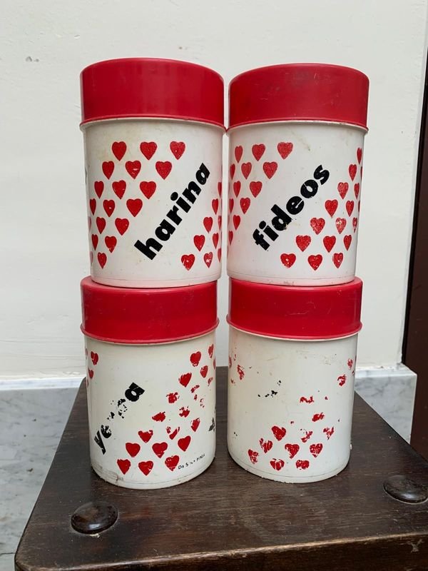 Recipientes de cocina vintage en buen estado