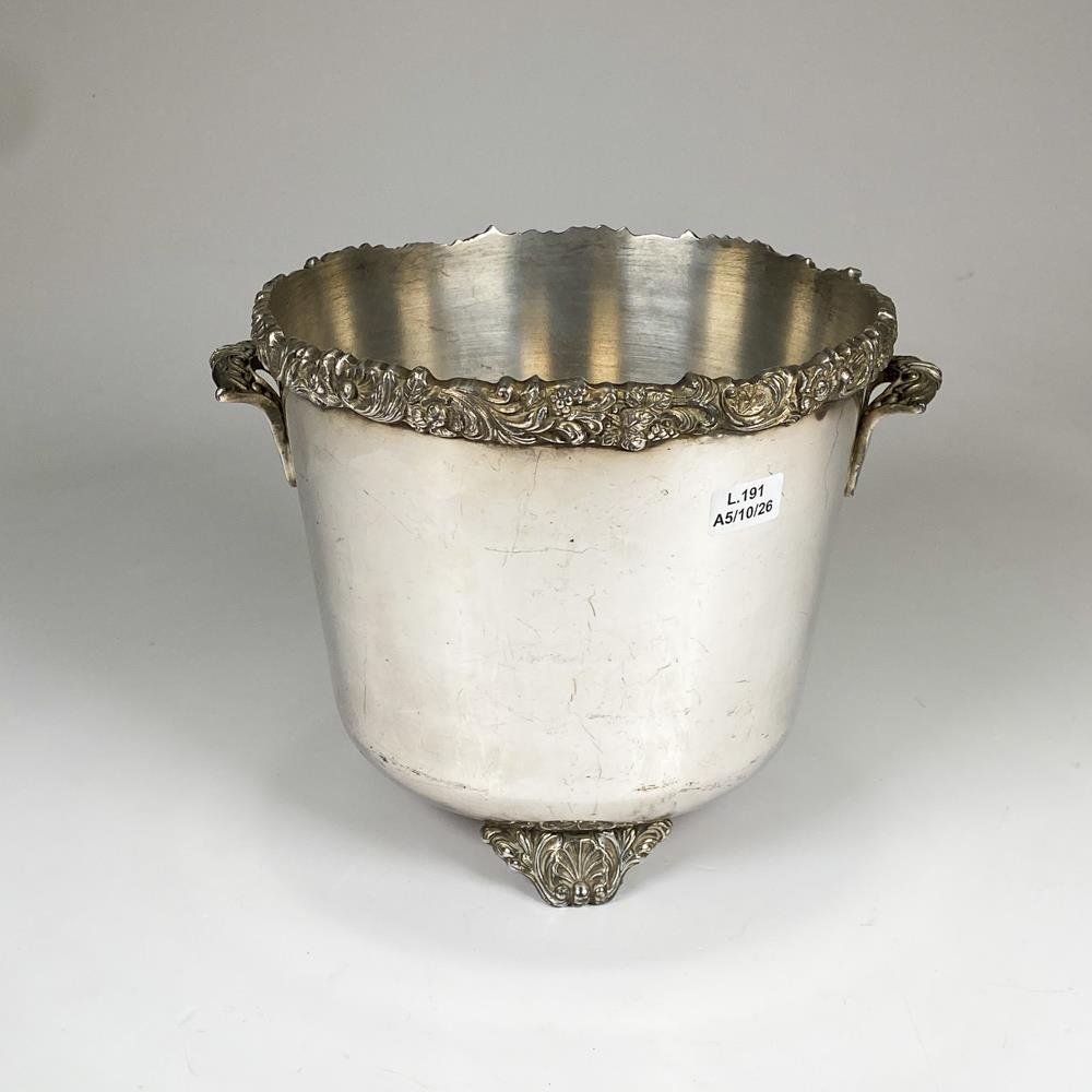 Champagnera de metal con asas, altura 18 cm