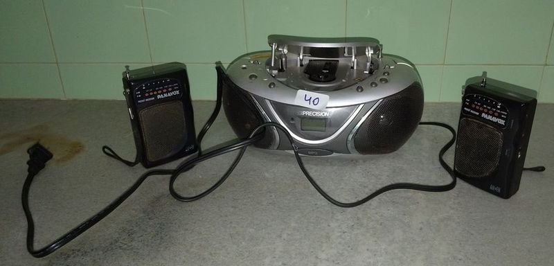 Lote de 2 Radios a Pila Panavox y Equipo de Audio "Huevito" Precision