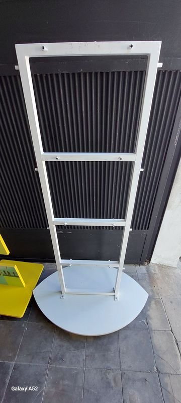 Par de excibidores 140 de alto para venta - imagen 4