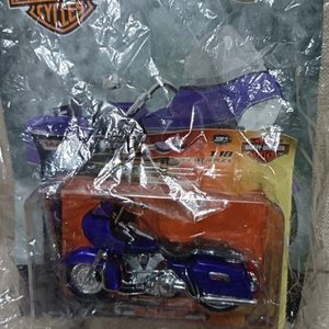 Lote siguiente: Miniatura de Motocicleta Harley-Davidson Maisto en Envase