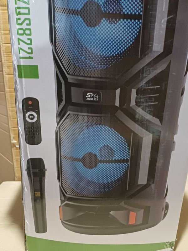 Altavoces y Micrófonos de Alta Calidad - imagen 11