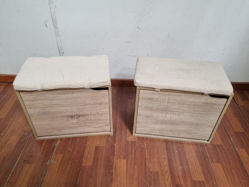 Zapatera con Asiento Tapizado y Puerta Volcable