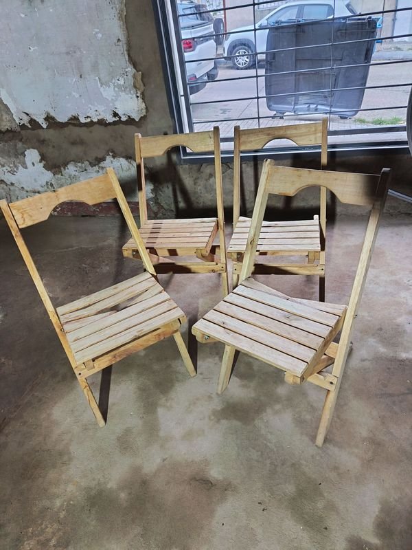 Lote de 4 Sillas Plegables de Madera Rústica