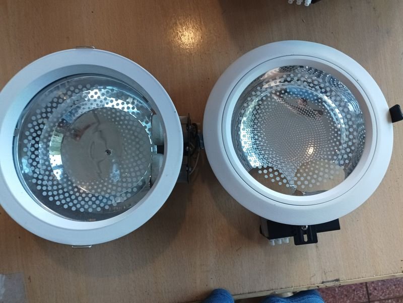 Lote siguiente: Luminaria de Embutir 2 Tomas
