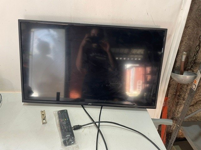 Lote siguiente: Tv led 32 pulgadas en excelente estado