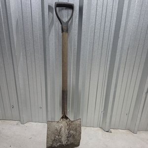 Lote de Herramientas de Jardín y Trabajo: Palas, Serrucho, Guadaña y Rastrillo - imagen 14