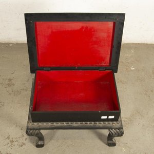 Banqueta Baúl Estilo Reina Ana Negro con Interior Rojo - imagen 2