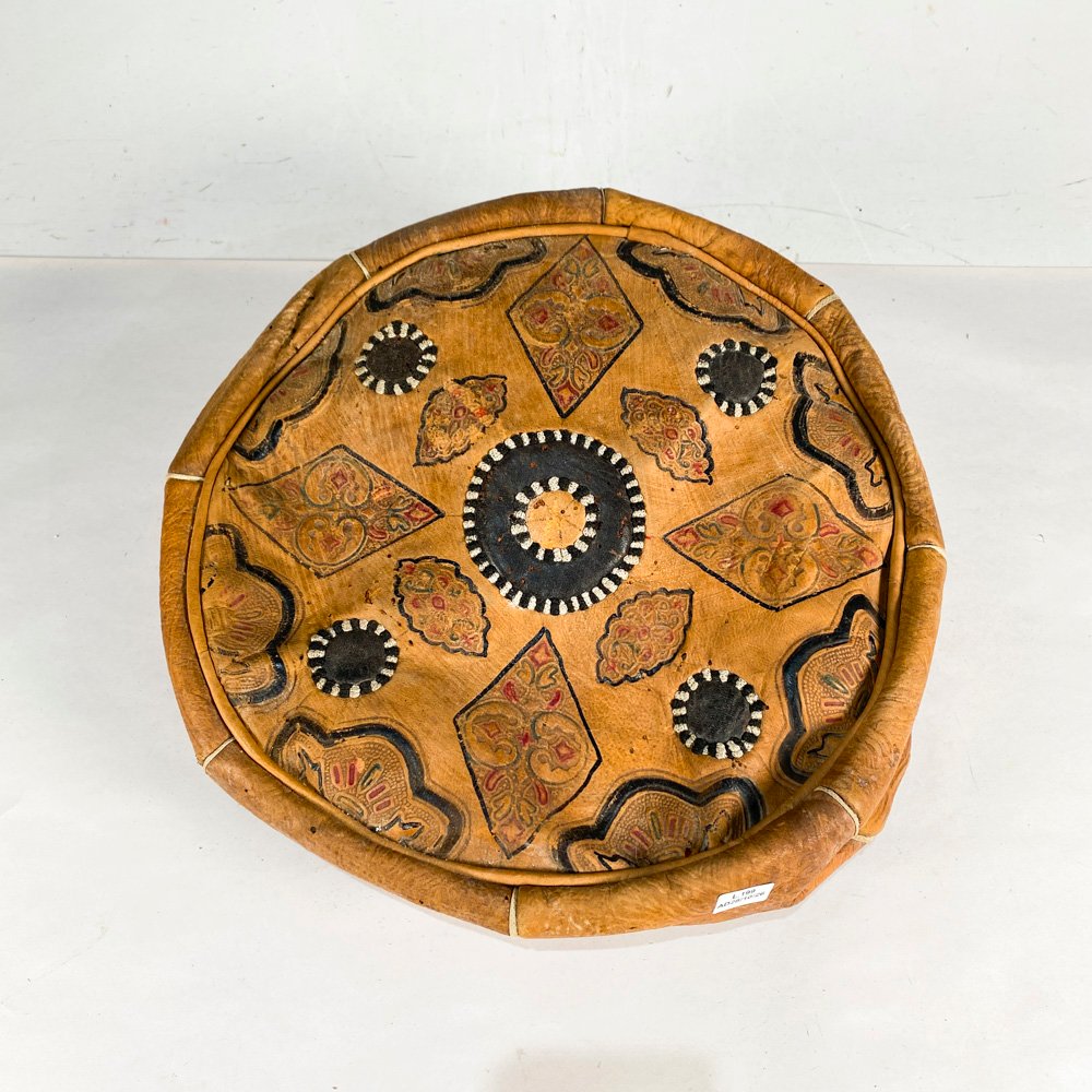 Puff de Cuero Artesanal con Diseños Geométricos