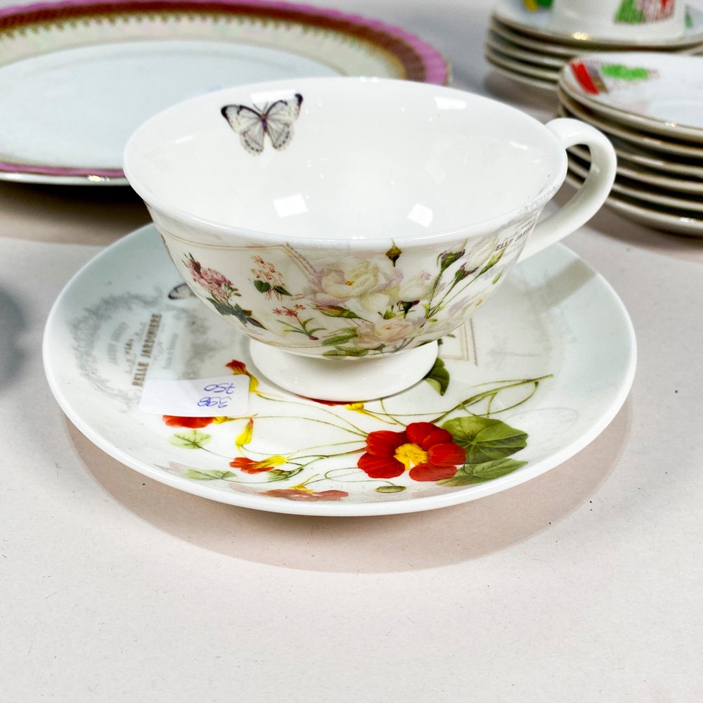 Lote de platos y tazas de porcelana y cerámica - imagen 3