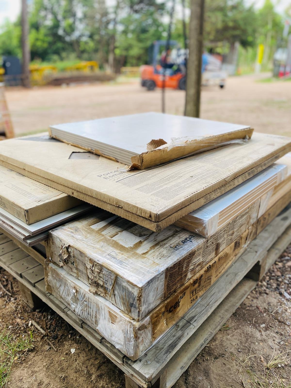 Item lote-x32-m2-de-ceramica-y-porcelanato-colores-varios - Image 2