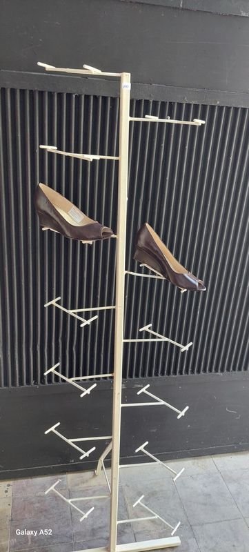 Estante para zapatos de hierro en excelente estado - imagen 3