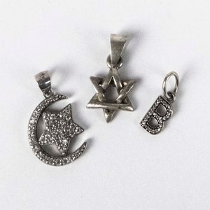 Tres Dijes de Plata: Estrella de David, Luna con Estrella y Letra B - imagen 1