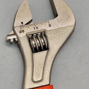 Llave Ajustable De 6 Pulgadas (150mm) Marca Devec - imagen 2