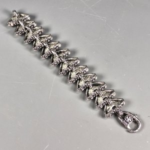 Pulsera Brutalista de Metal con Diseño en Relieves - imagen 3