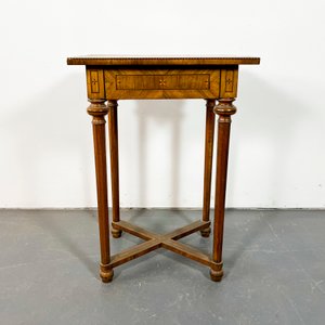 Lote siguiente: Mesa Francesa Estilo Luis XV Marqueterie Ciervo Caoba 56x45x80cm
