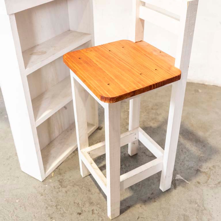 Mesa alta/desayunador de madera con detalles en la pintura y el lustre - imagen 2