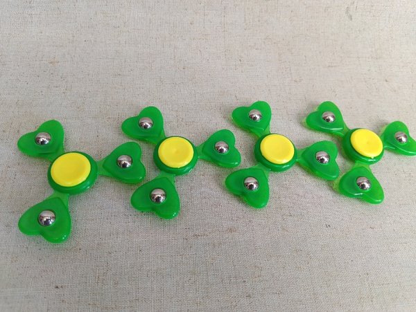 Juguetes para niños: 4 Spinner de 3 puntas - Nuevos - imagen 3