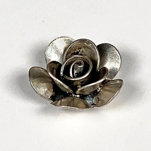 Conjunto de 5 Piezas de Joyería: Anillo de Plata con Abeja, Gemelos, Traba Corbata, Caravanas y Flor - imagen 4