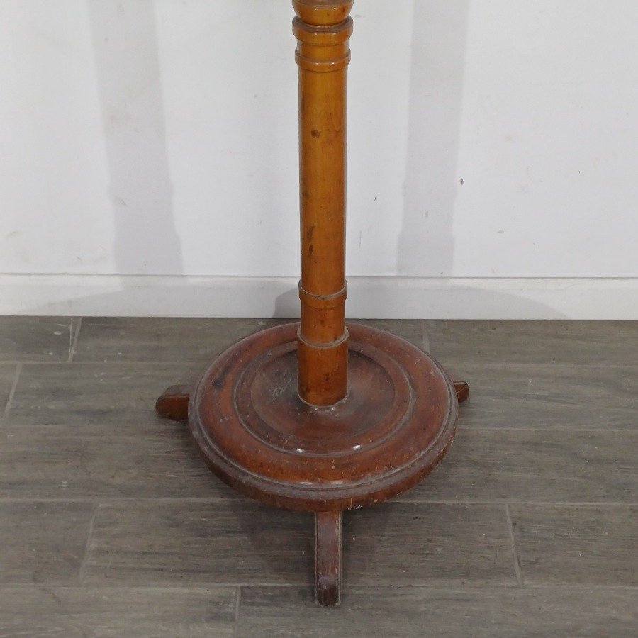 Perchero de pie de madera de pino con base circular y tres patas - imagen 3
