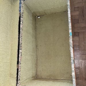 Antiguo Baúl Tapizado con Estampado Floral y Detalles en Madera - imagen 3