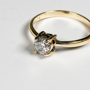 Anillo de Oro 10K con Brillante Solitario - imagen 3