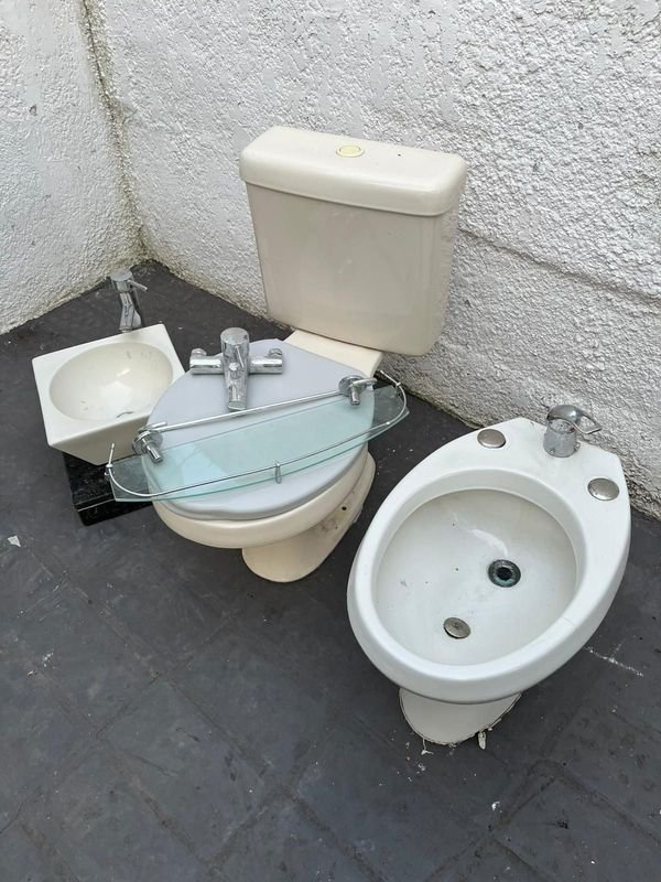 Juego de baño completo con bidet y sistema mochila - imagen 1