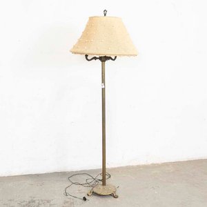 Lote anterior: Lámpara de Pie de Bronce con Pantalla de Crochet y Tres Luces