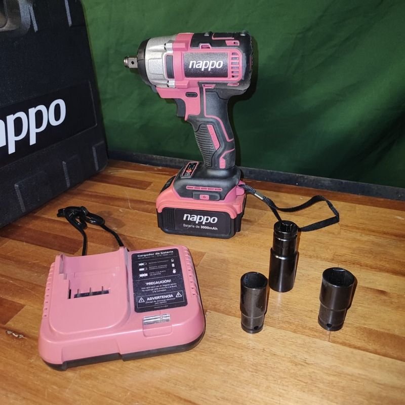 Lote siguiente: Llave de impacto en buen estado
