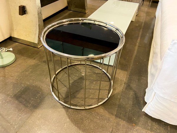 Mesa Auxiliar Redonda Moderna con Tapa Negra y Estructura Cromada