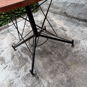 Mesa Redonda Moderna con Tapa de Madera y Base Metálica - imagen 4