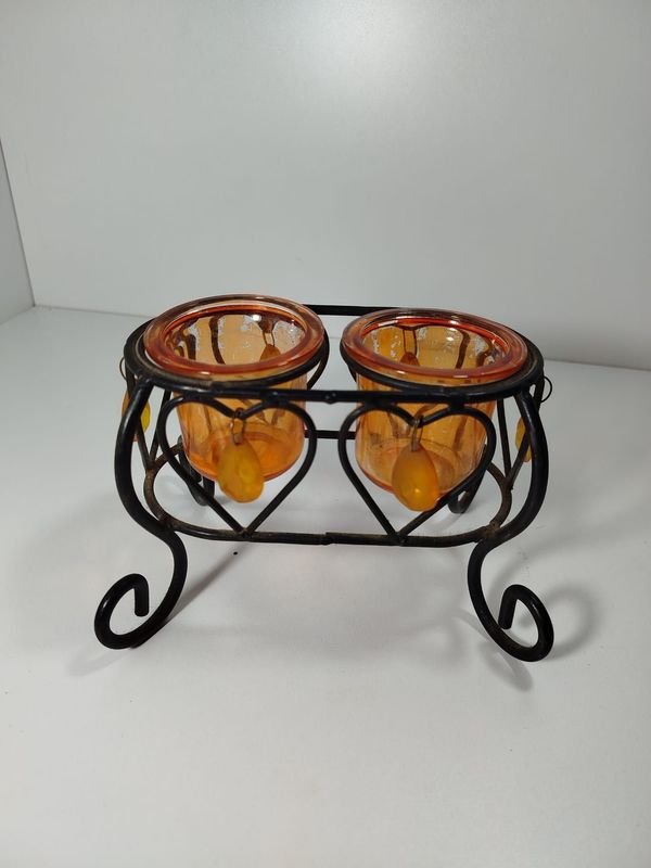 Vasijas de vidrio con soporte metálico
