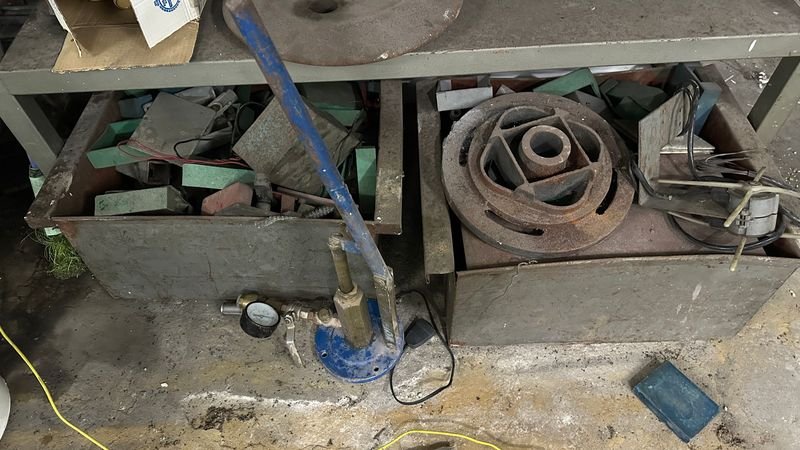 Estantería de chapa con toda la existencia - imagen 9
