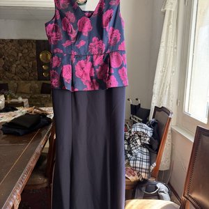 Vestido Largo Aidan Mattox Talla 48 Estampado Flores Fucsia y Azul Marino - imagen 8