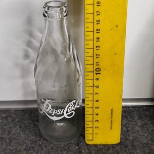Lote siguiente: Botella Conmemorativa Pepsi Cola 30 Años "Año 1898"